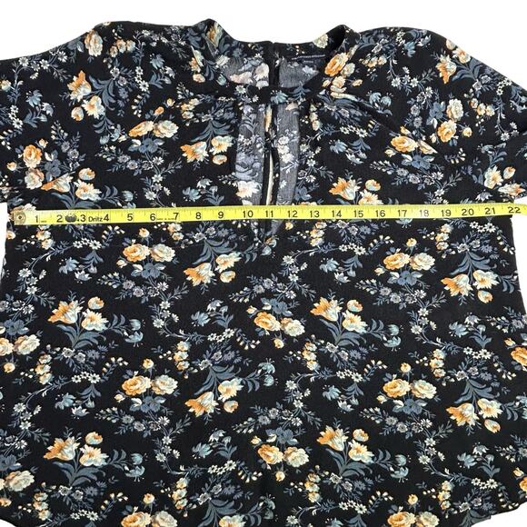 American Eagle Blouse Size Small Keyhole Neck Black Cream Floral Button Back Top - Picture 10 of 11